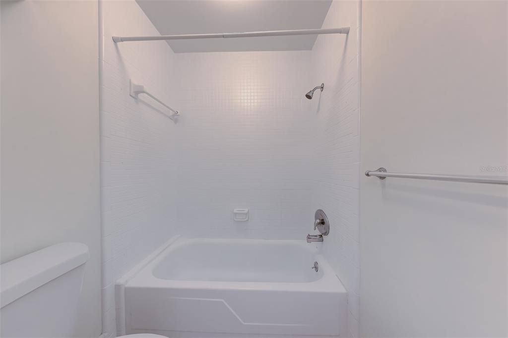 For Rent: $1,600 (1 beds, 1 baths, 700 Square Feet)
