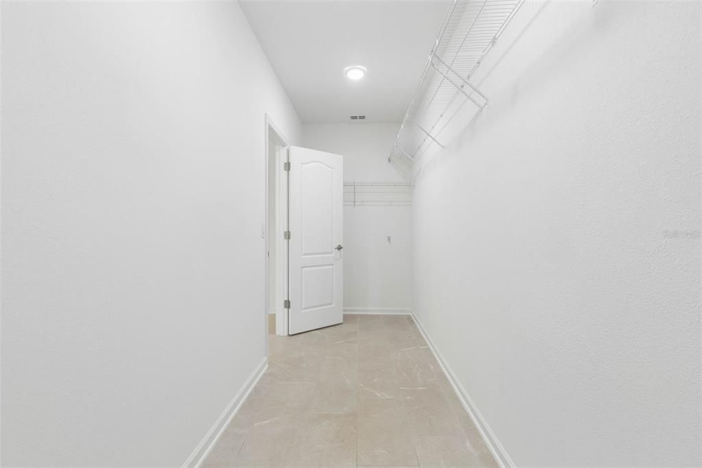 En Venta: $359,900 (4 camas, 2 baños, 2051 Pies cuadrados)