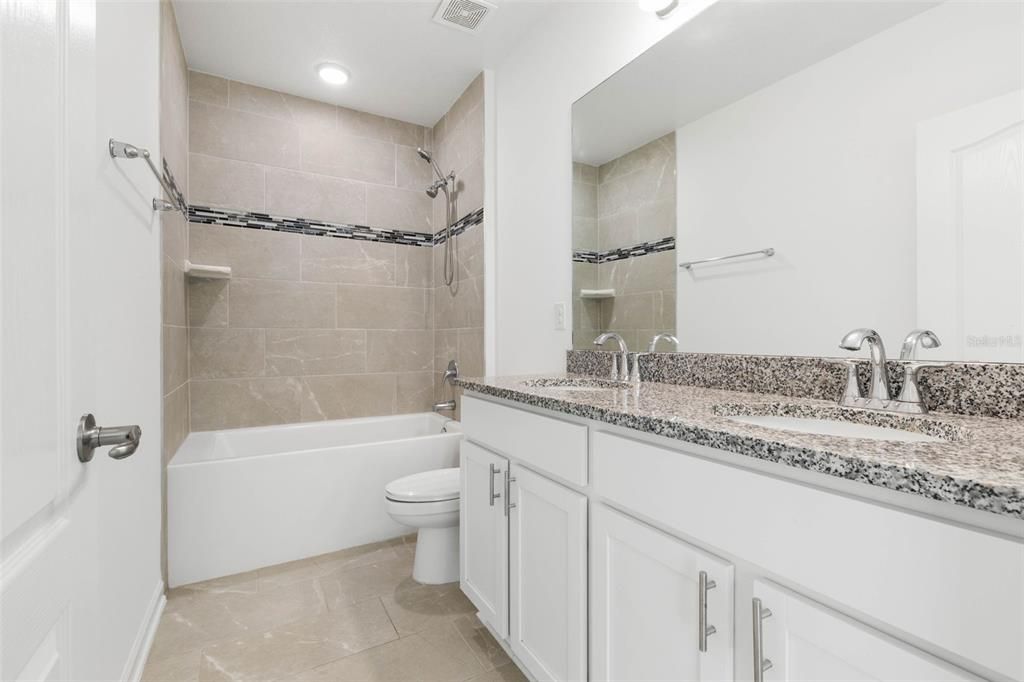 En Venta: $359,900 (4 camas, 2 baños, 2051 Pies cuadrados)