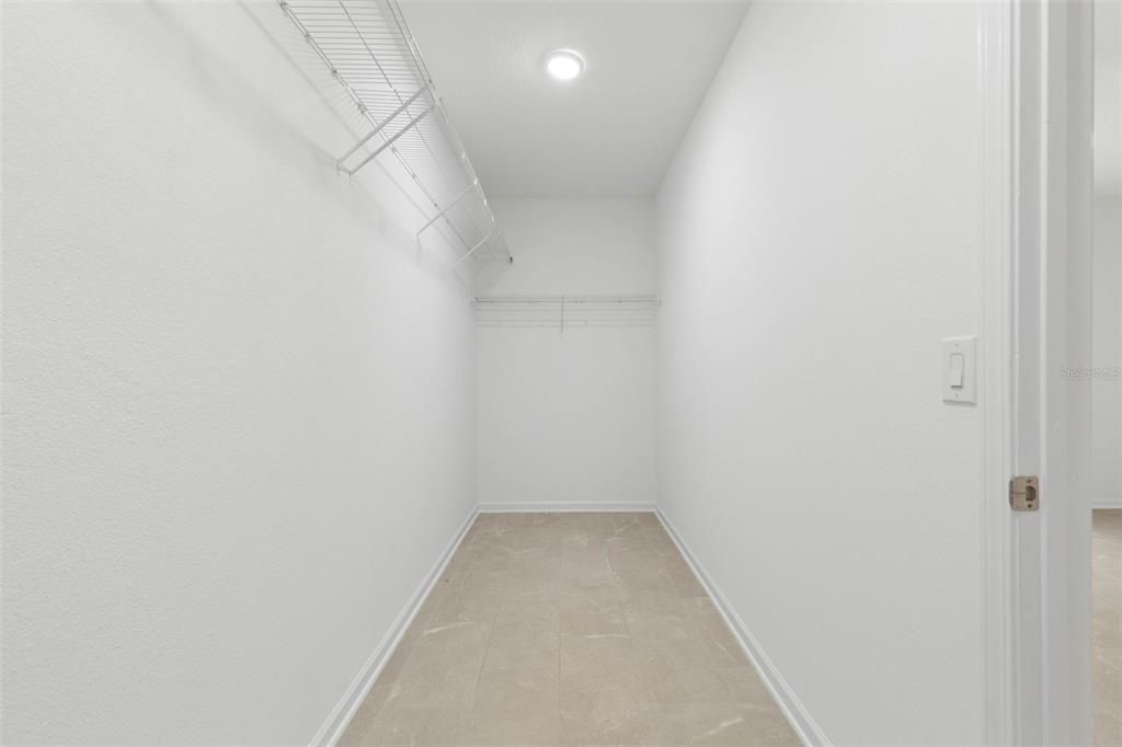 En Venta: $359,900 (4 camas, 2 baños, 2051 Pies cuadrados)
