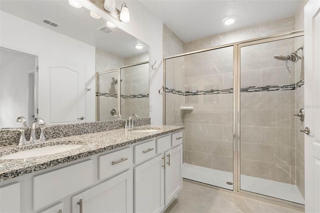 En Venta: $359,900 (4 camas, 2 baños, 2051 Pies cuadrados)
