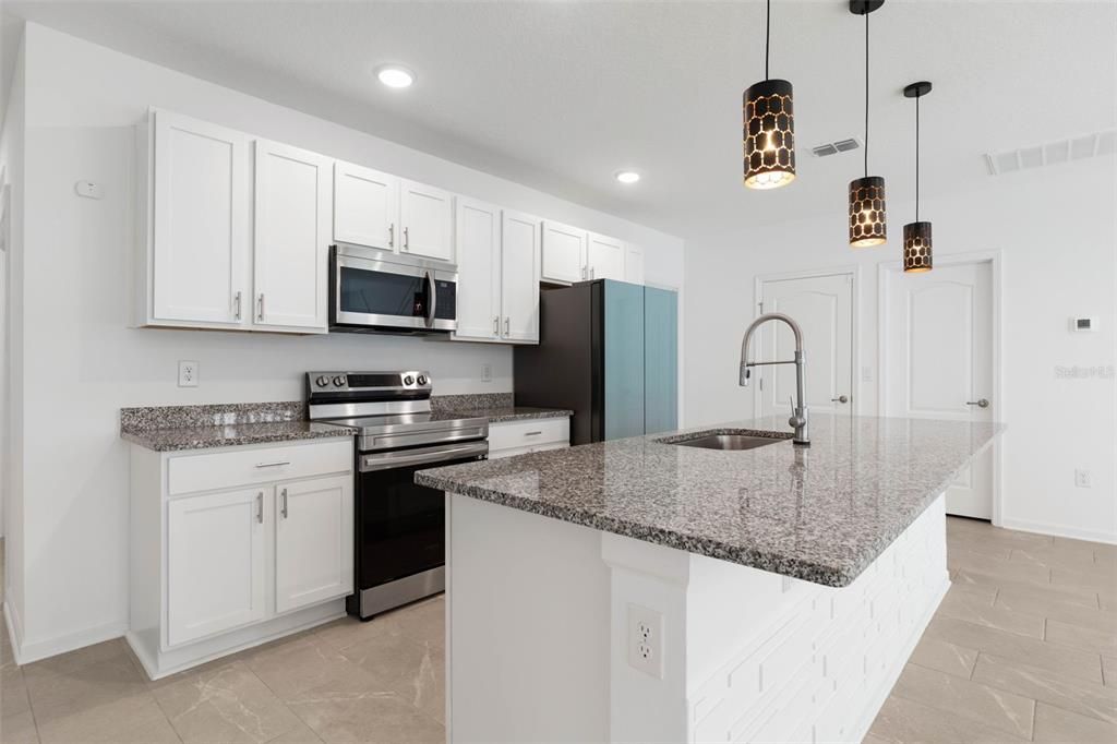 En Venta: $359,900 (4 camas, 2 baños, 2051 Pies cuadrados)