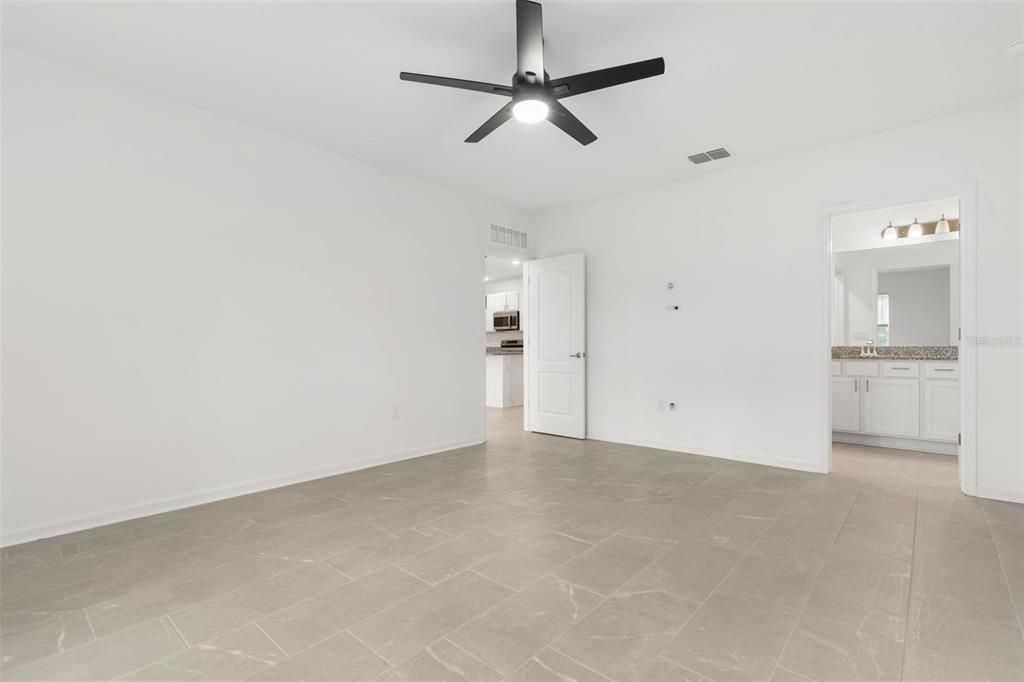 En Venta: $359,900 (4 camas, 2 baños, 2051 Pies cuadrados)