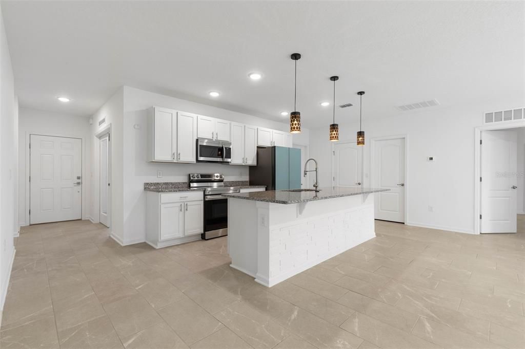 En Venta: $359,900 (4 camas, 2 baños, 2051 Pies cuadrados)