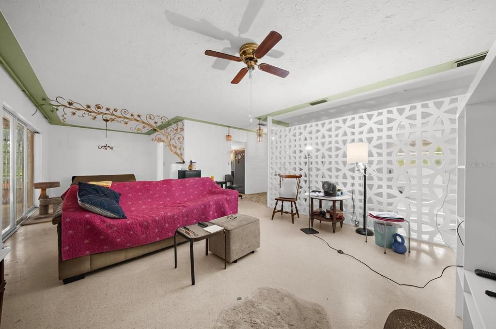 For Sale: $799,000 (5 beds, 3 baths, 2698 Square Feet)