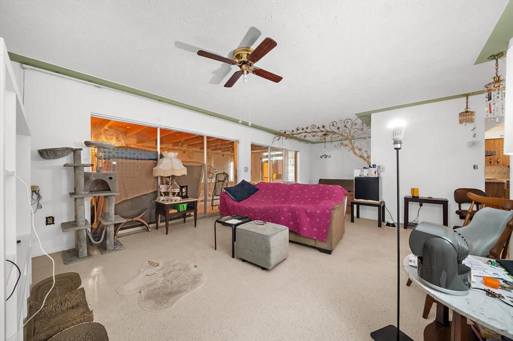 For Sale: $799,000 (5 beds, 3 baths, 2698 Square Feet)