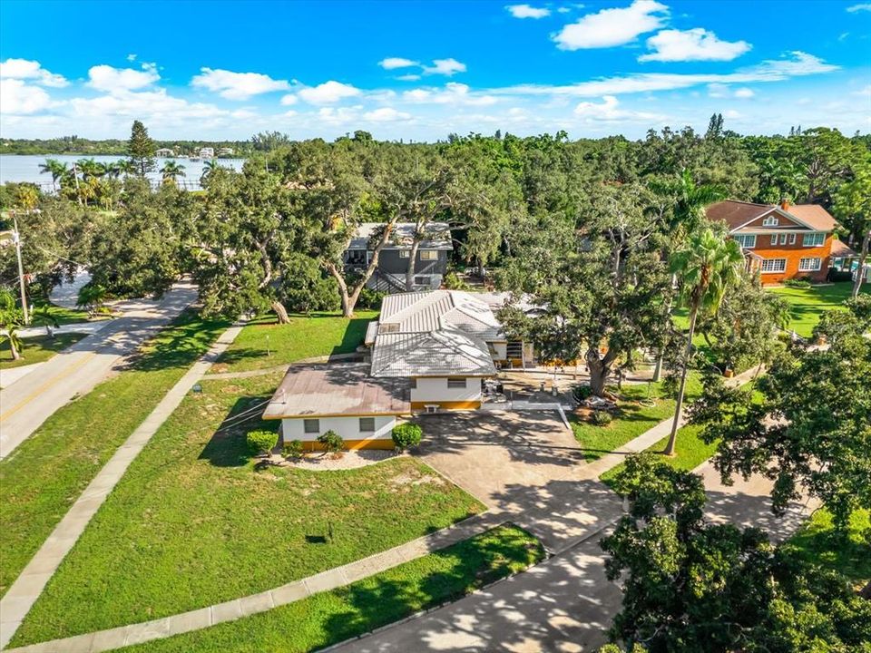 For Sale: $799,000 (5 beds, 3 baths, 2698 Square Feet)