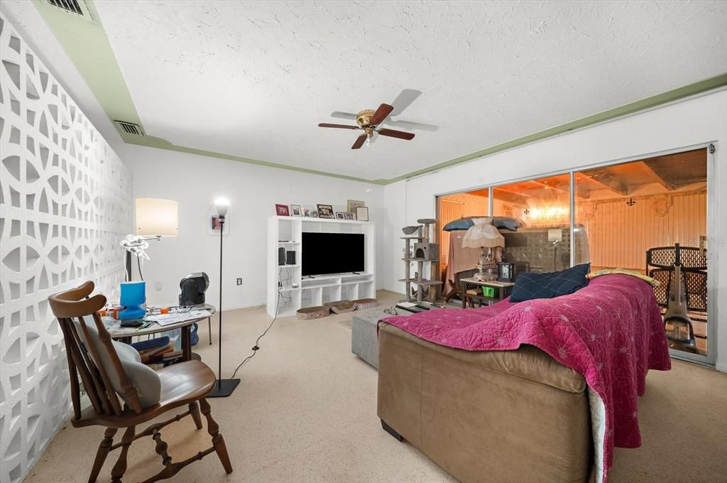 For Sale: $799,000 (5 beds, 3 baths, 2698 Square Feet)