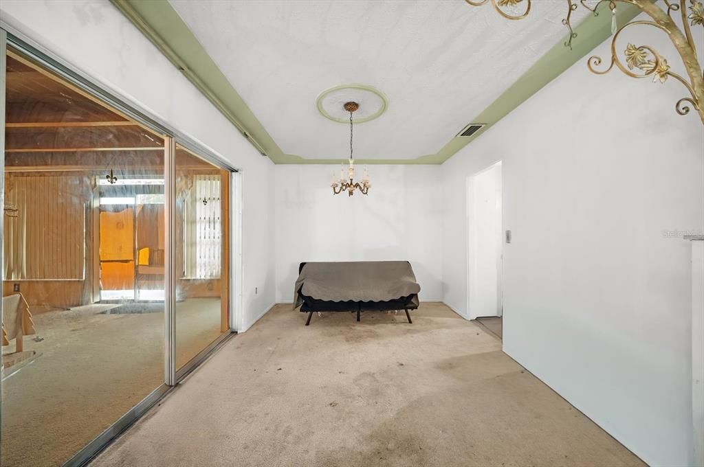 For Sale: $799,000 (5 beds, 3 baths, 2698 Square Feet)