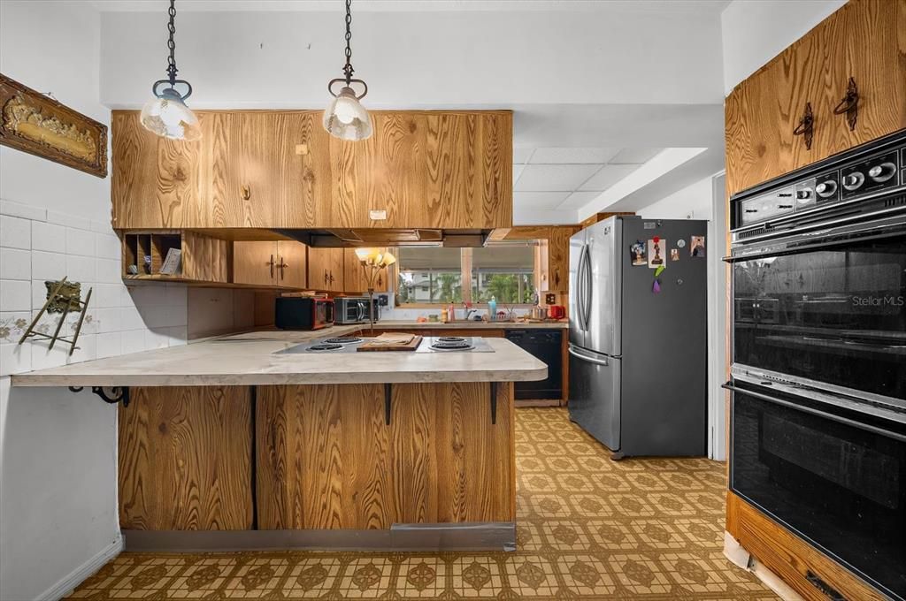 For Sale: $799,000 (5 beds, 3 baths, 2698 Square Feet)