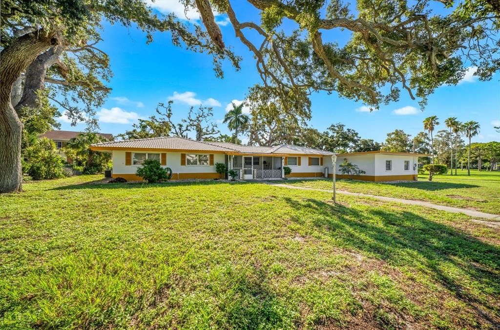 For Sale: $799,000 (5 beds, 3 baths, 2698 Square Feet)