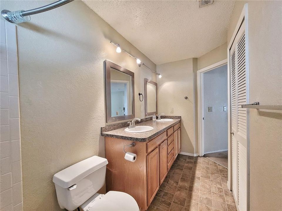 For Sale: $128,900 (1 beds, 1 baths, 600 Square Feet)