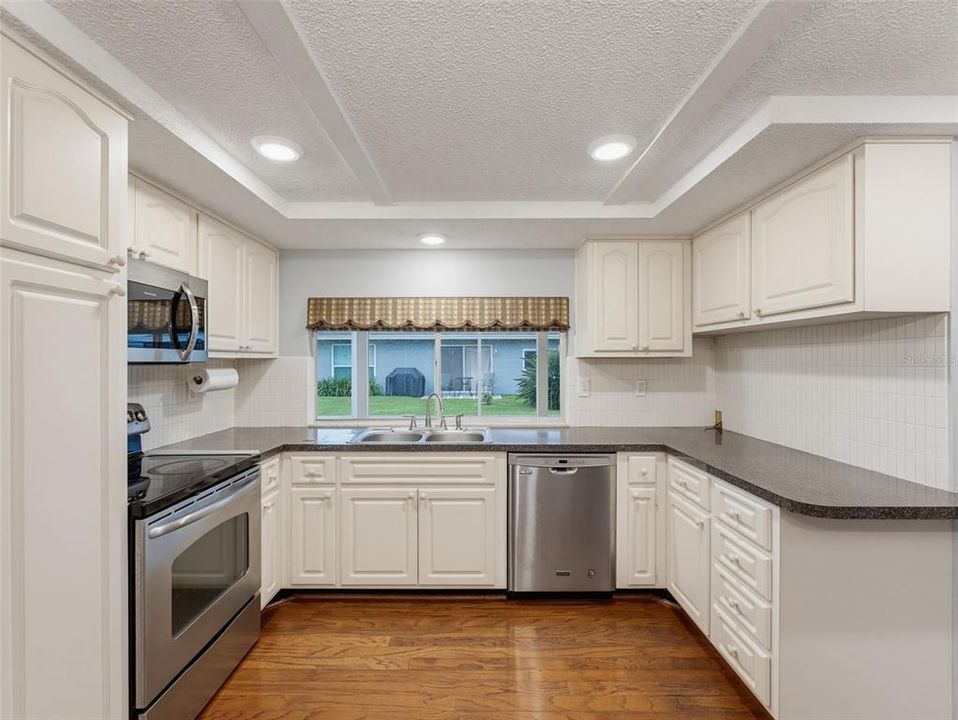 На продажу: $239,000 (3 спален, 2 ванн, 1334 Квадратных фут)