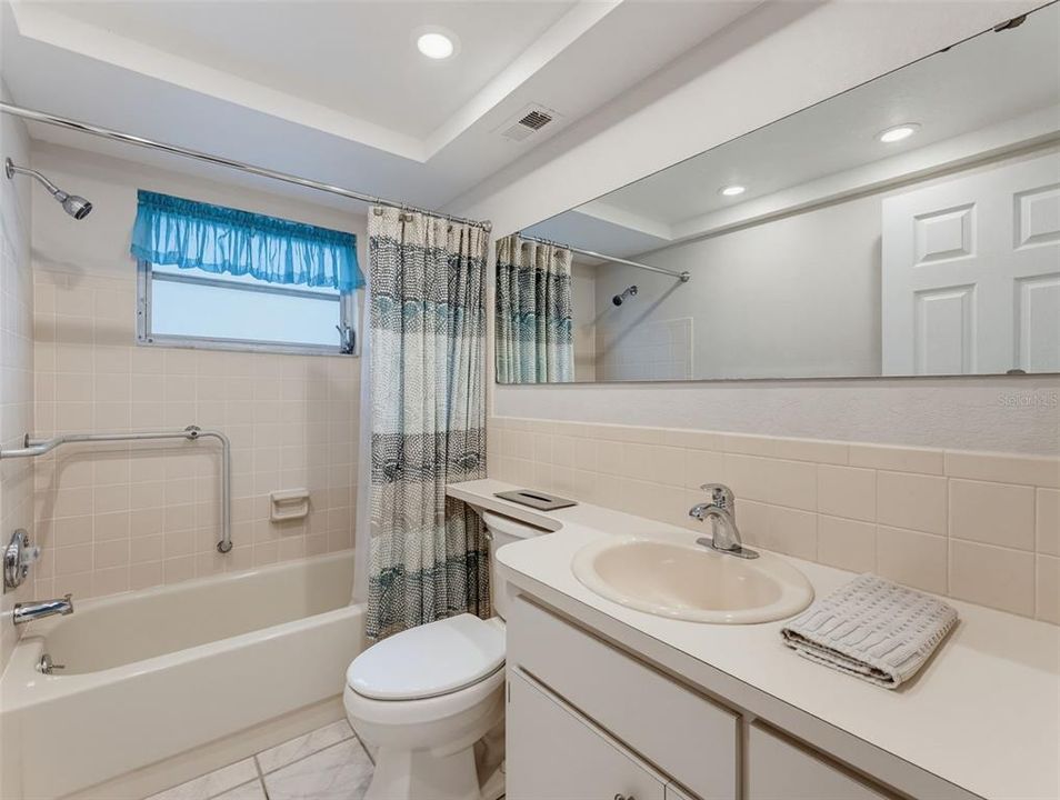На продажу: $239,000 (3 спален, 2 ванн, 1334 Квадратных фут)