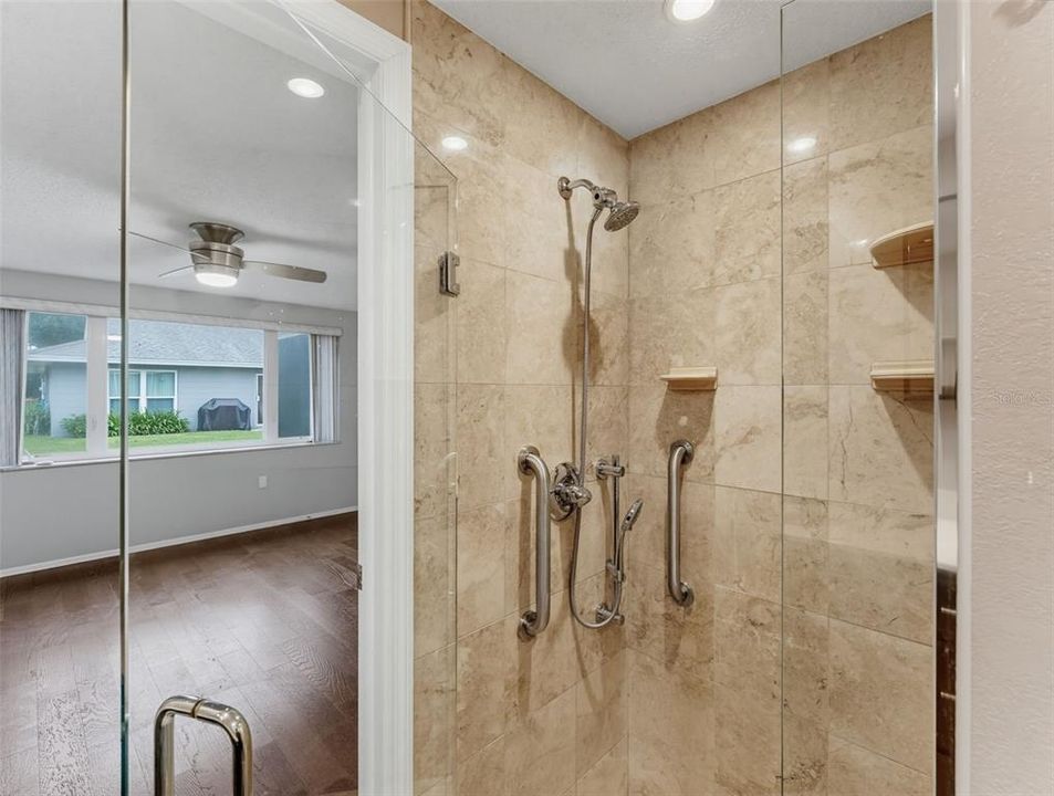 На продажу: $239,000 (3 спален, 2 ванн, 1334 Квадратных фут)