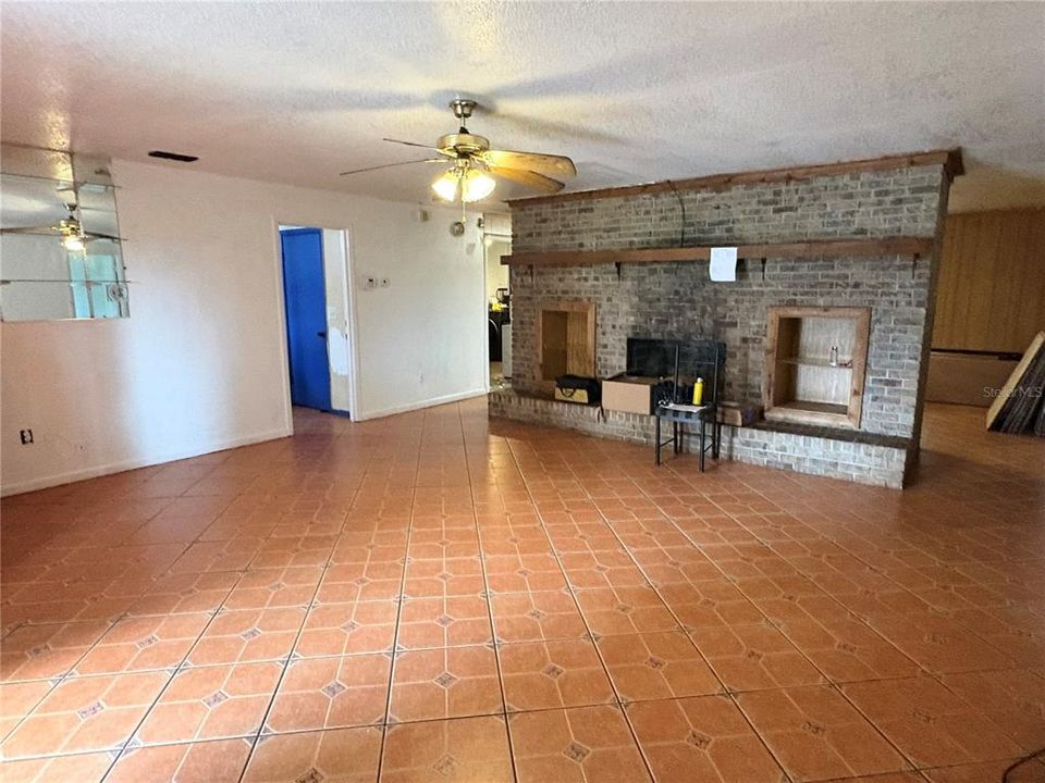 En Venta: $675,000 (2 camas, 2 baños, 2230 Pies cuadrados)