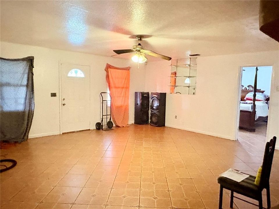 En Venta: $675,000 (2 camas, 2 baños, 2230 Pies cuadrados)