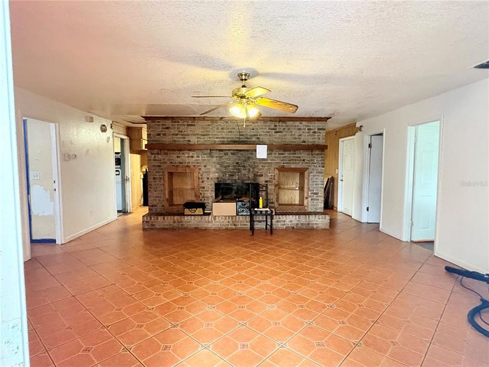 En Venta: $675,000 (2 camas, 2 baños, 2230 Pies cuadrados)
