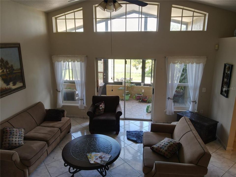 For Rent: $2,150 (3 beds, 2 baths, 1344 Square Feet)