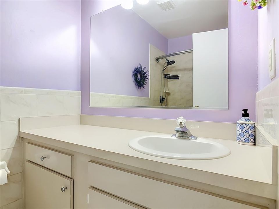 For Sale: $167,000 (2 beds, 1 baths, 1066 Square Feet)