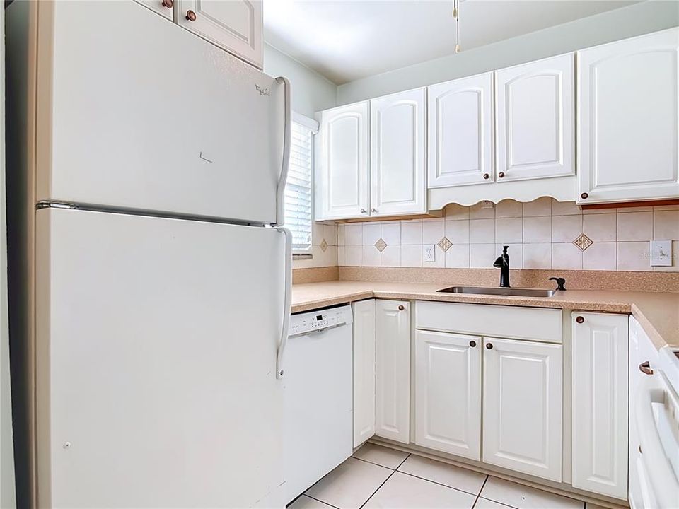 For Sale: $167,000 (2 beds, 1 baths, 1066 Square Feet)