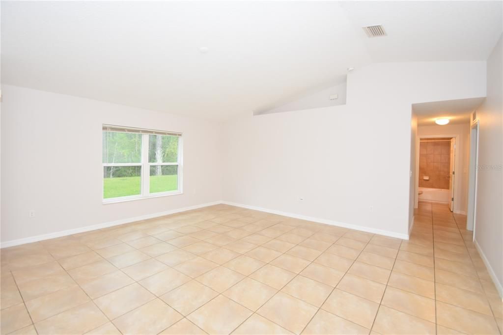 For Rent: $1,950 (3 beds, 2 baths, 1323 Square Feet)
