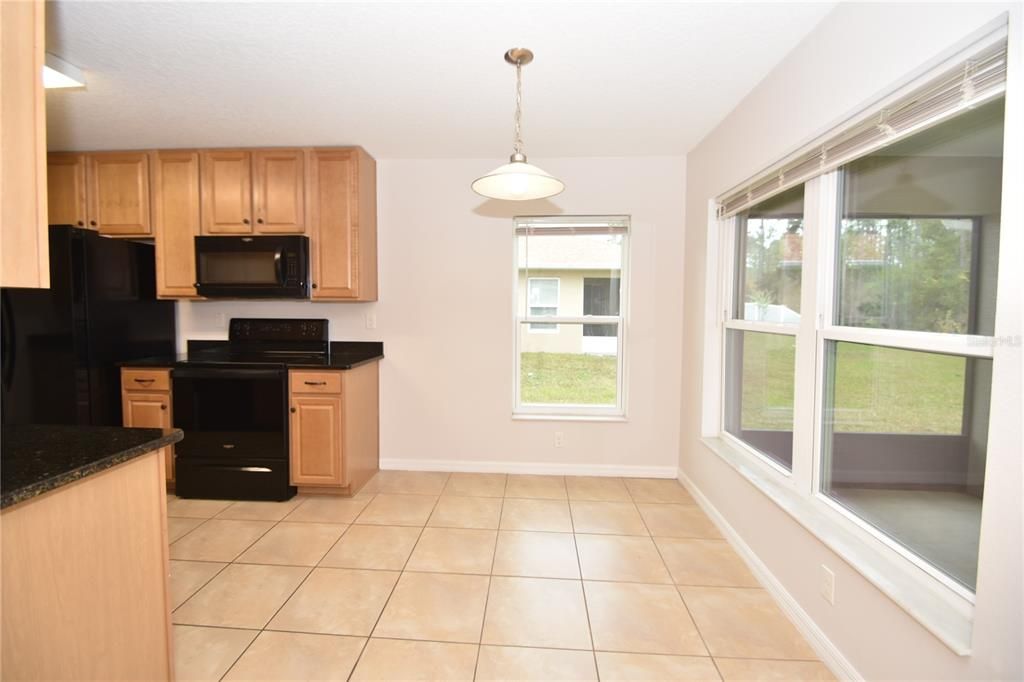 For Rent: $1,950 (3 beds, 2 baths, 1323 Square Feet)