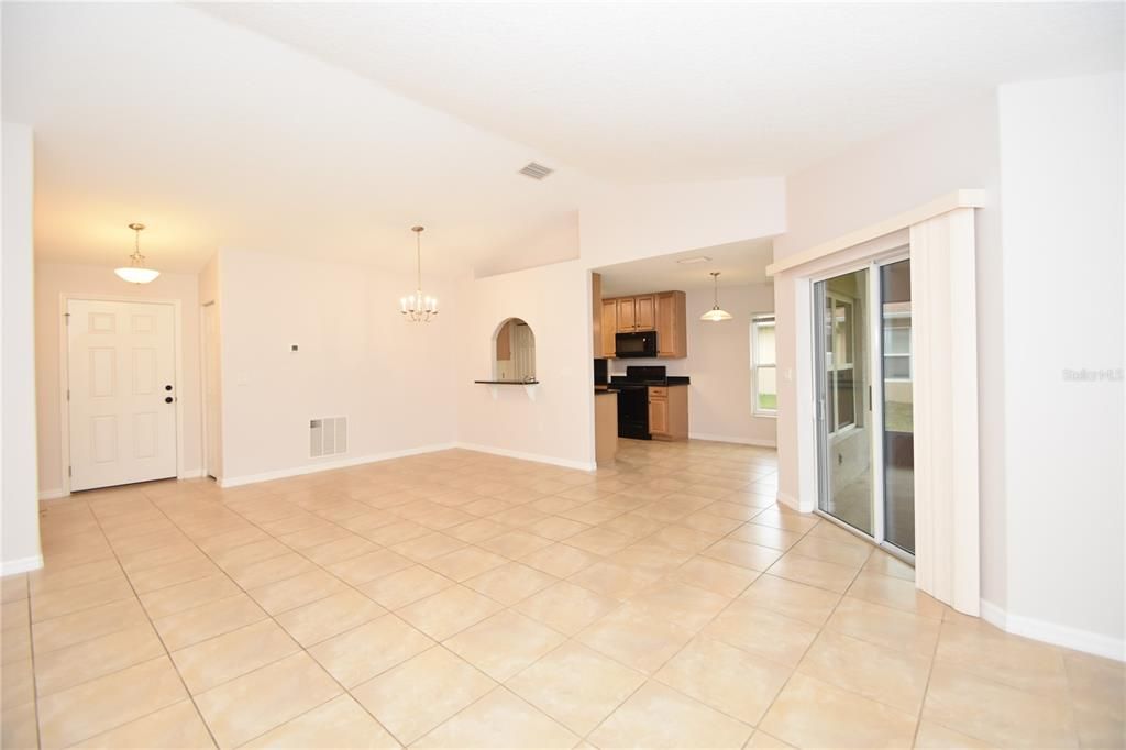 For Rent: $1,950 (3 beds, 2 baths, 1323 Square Feet)