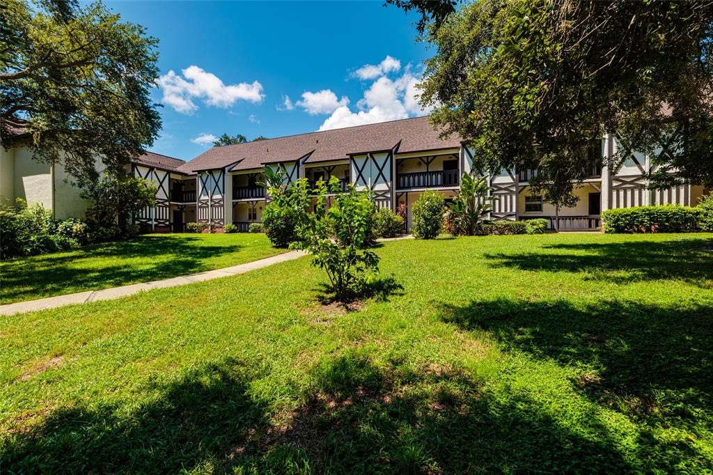 For Rent: $2,200 (2 beds, 2 baths, 1035 Square Feet)