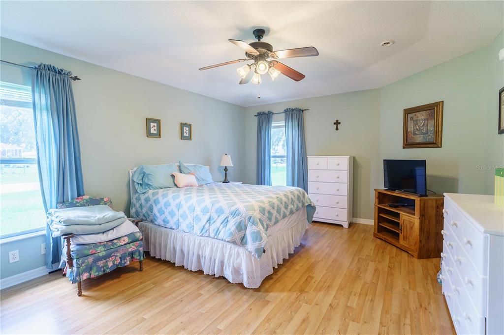 For Sale: $329,900 (3 beds, 2 baths, 1809 Square Feet)
