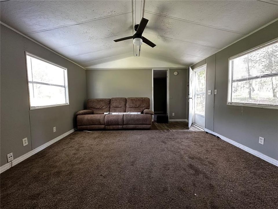 En Venta: $259,000 (3.23 acres)