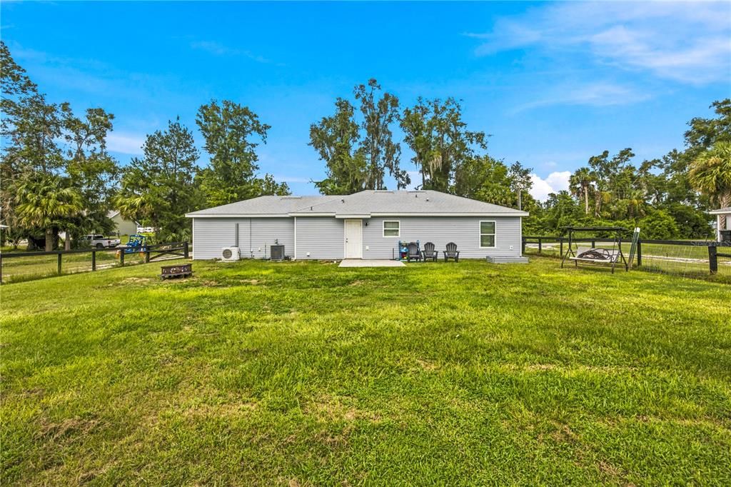 На продажу: $249,999 (3 спален, 2 ванн, 1102 Квадратных фут)