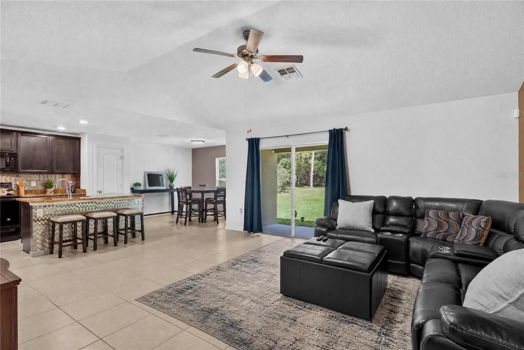 En Venta: $334,999 (3 camas, 2 baños, 1680 Pies cuadrados)