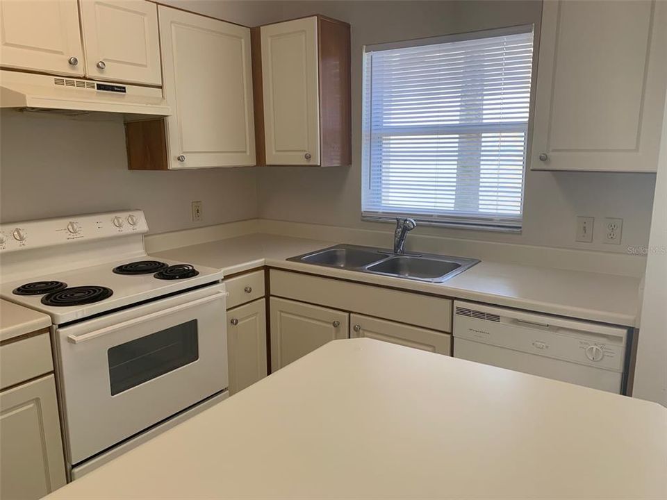 В аренду: $1,400 (1 спален, 1 ванн, 836 Квадратных фут)