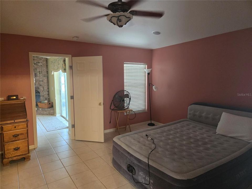 For Sale: $399,900 (4 beds, 2 baths, 1855 Square Feet)