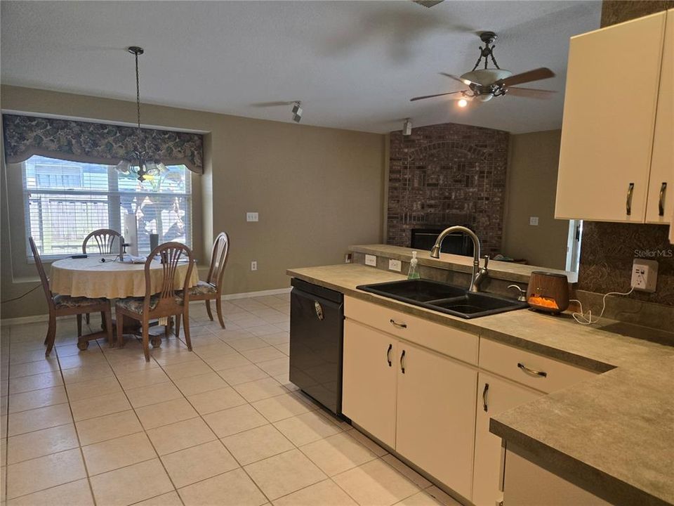 For Sale: $399,900 (4 beds, 2 baths, 1855 Square Feet)
