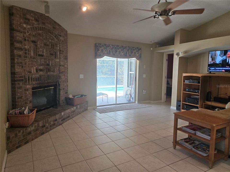 For Sale: $399,900 (4 beds, 2 baths, 1855 Square Feet)