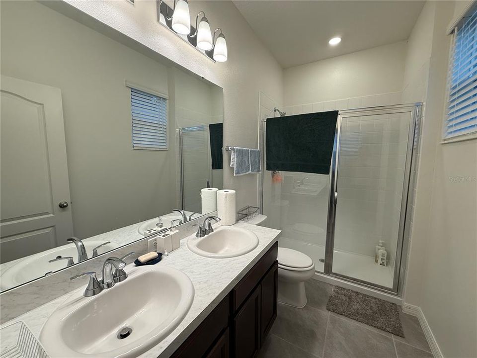 En Venta: $329,000 (3 camas, 2 baños, 1346 Pies cuadrados)