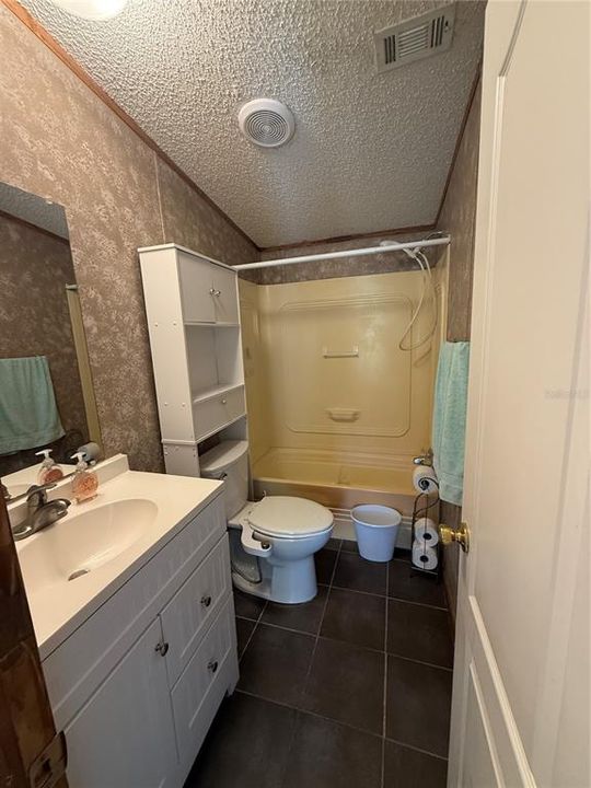 For Sale: $125,000 (2 beds, 2 baths, 1156 Square Feet)