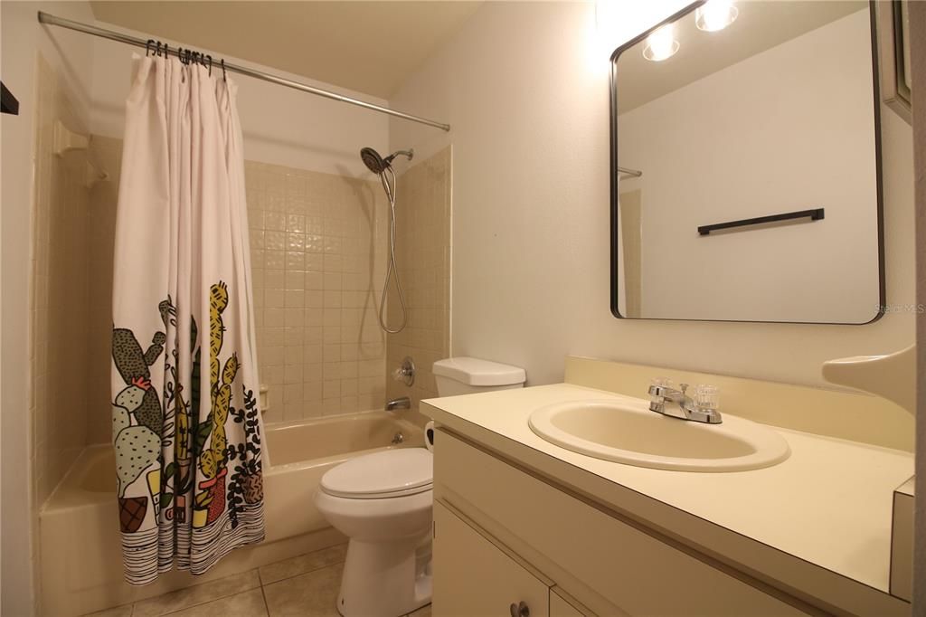 For Rent: $1,600 (2 beds, 2 baths, 908 Square Feet)
