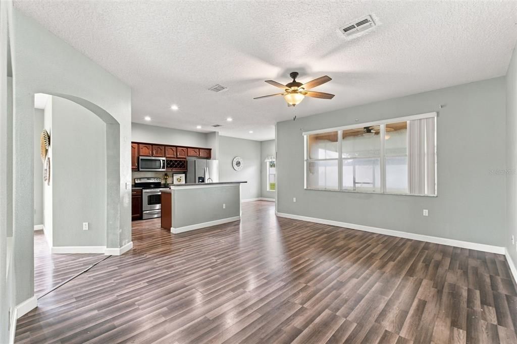 For Sale: $314,900 (4 beds, 2 baths, 2007 Square Feet)