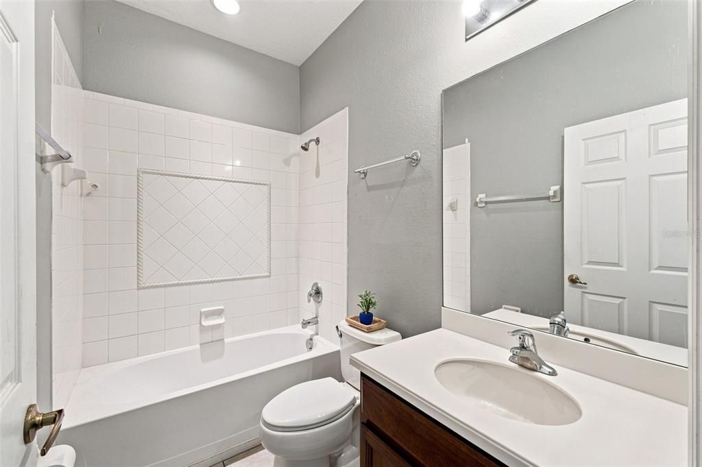 For Sale: $314,900 (4 beds, 2 baths, 2007 Square Feet)