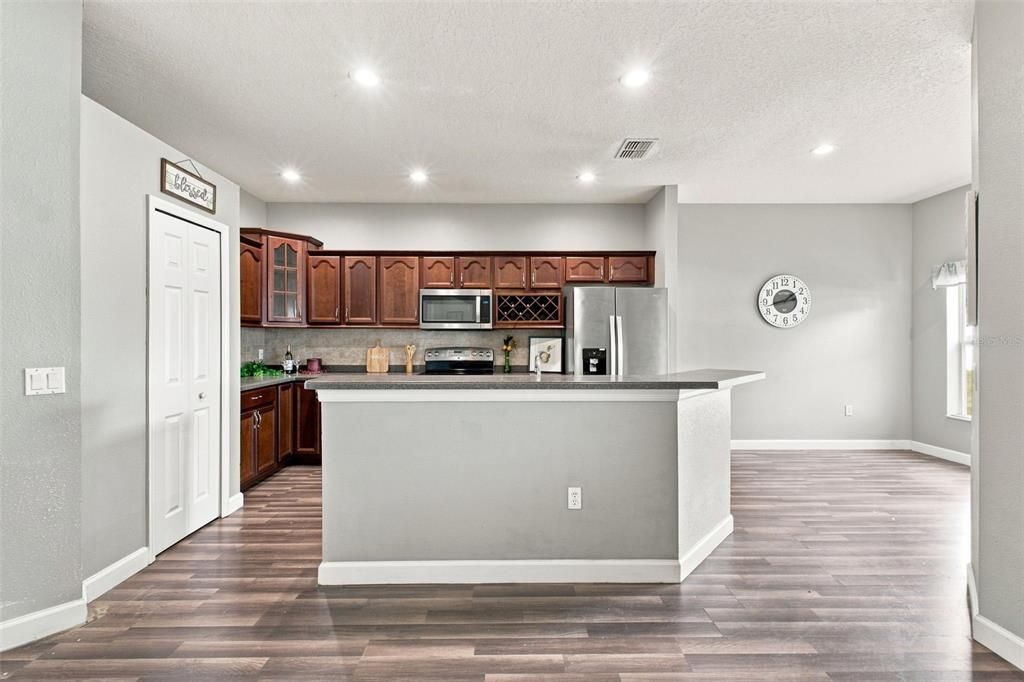 For Sale: $314,900 (4 beds, 2 baths, 2007 Square Feet)