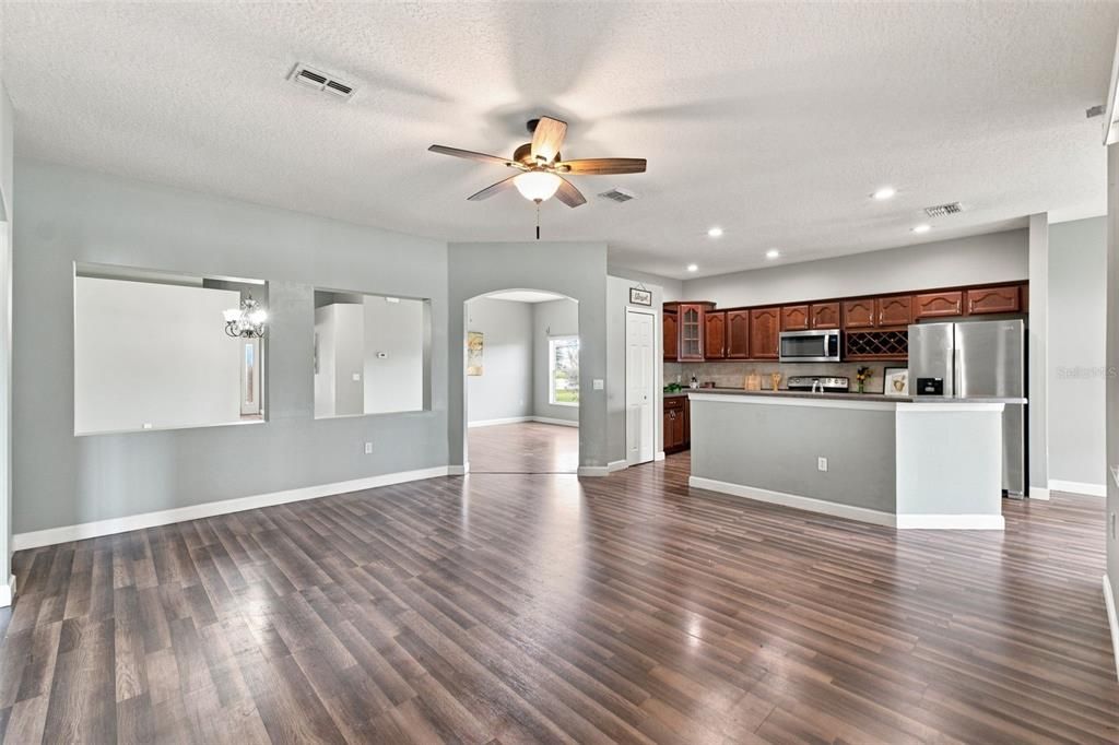 For Sale: $314,900 (4 beds, 2 baths, 2007 Square Feet)