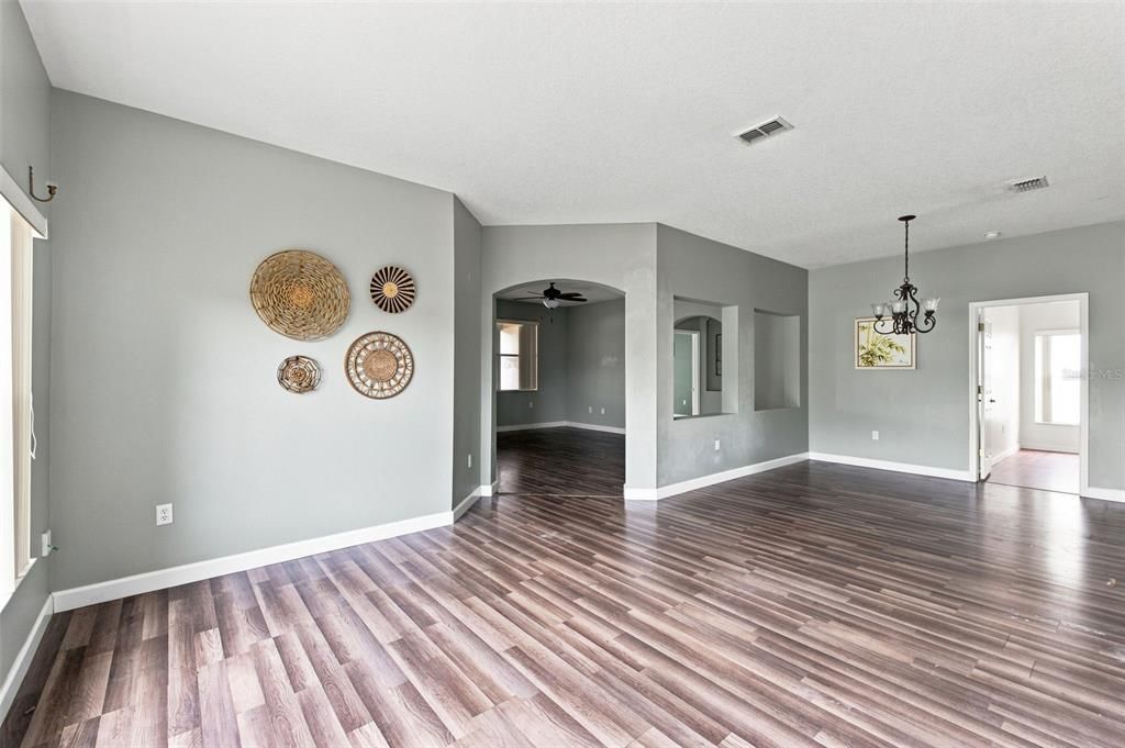 For Sale: $314,900 (4 beds, 2 baths, 2007 Square Feet)