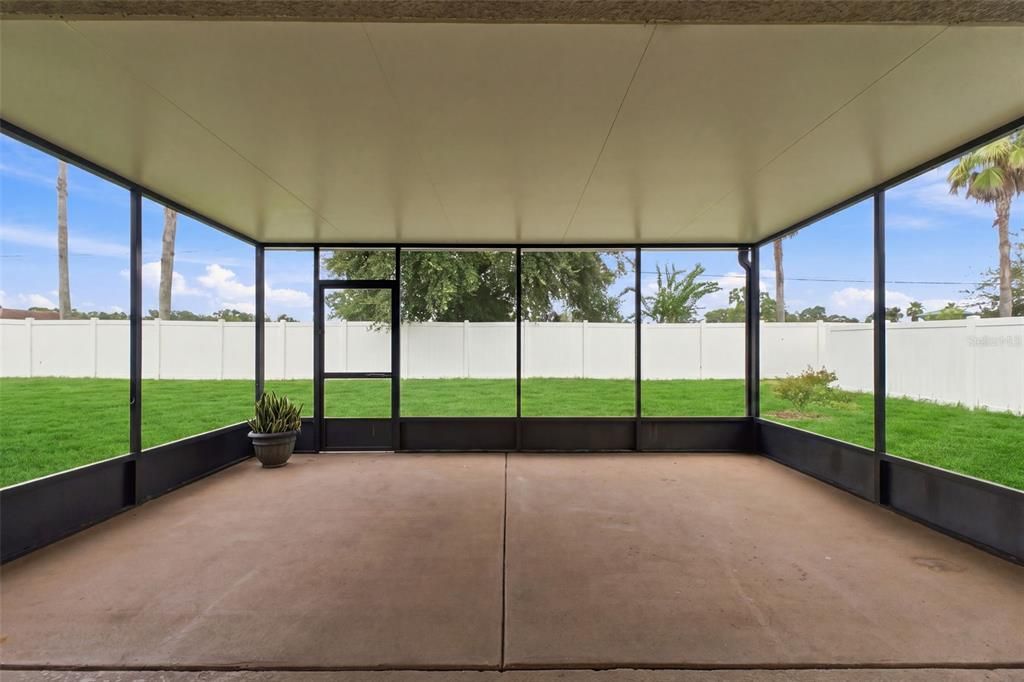 For Sale: $314,900 (4 beds, 2 baths, 2007 Square Feet)