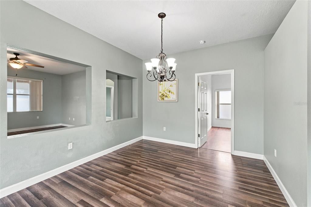 For Sale: $314,900 (4 beds, 2 baths, 2007 Square Feet)