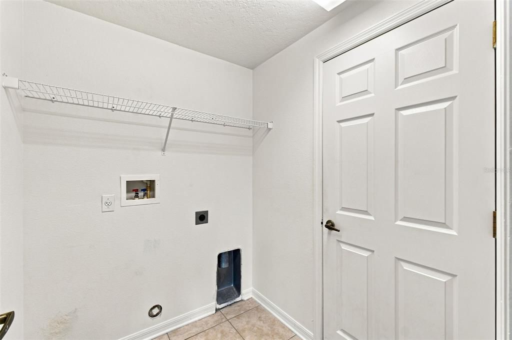 For Sale: $314,900 (4 beds, 2 baths, 2007 Square Feet)
