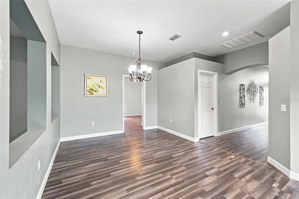 For Sale: $314,900 (4 beds, 2 baths, 2007 Square Feet)