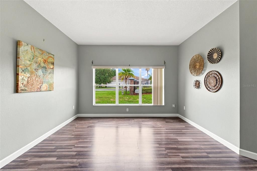 For Sale: $314,900 (4 beds, 2 baths, 2007 Square Feet)